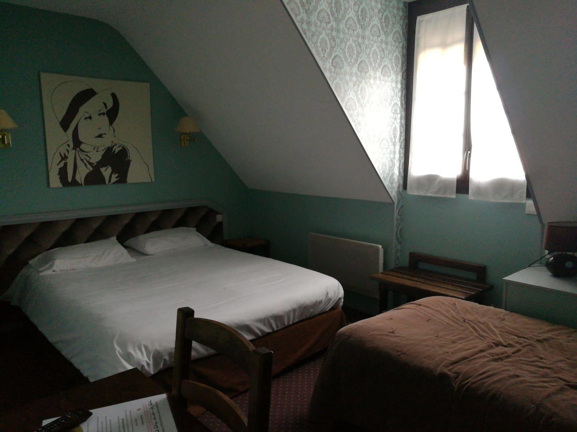 Contact Hotel Du Relais Thouars Exteriör bild