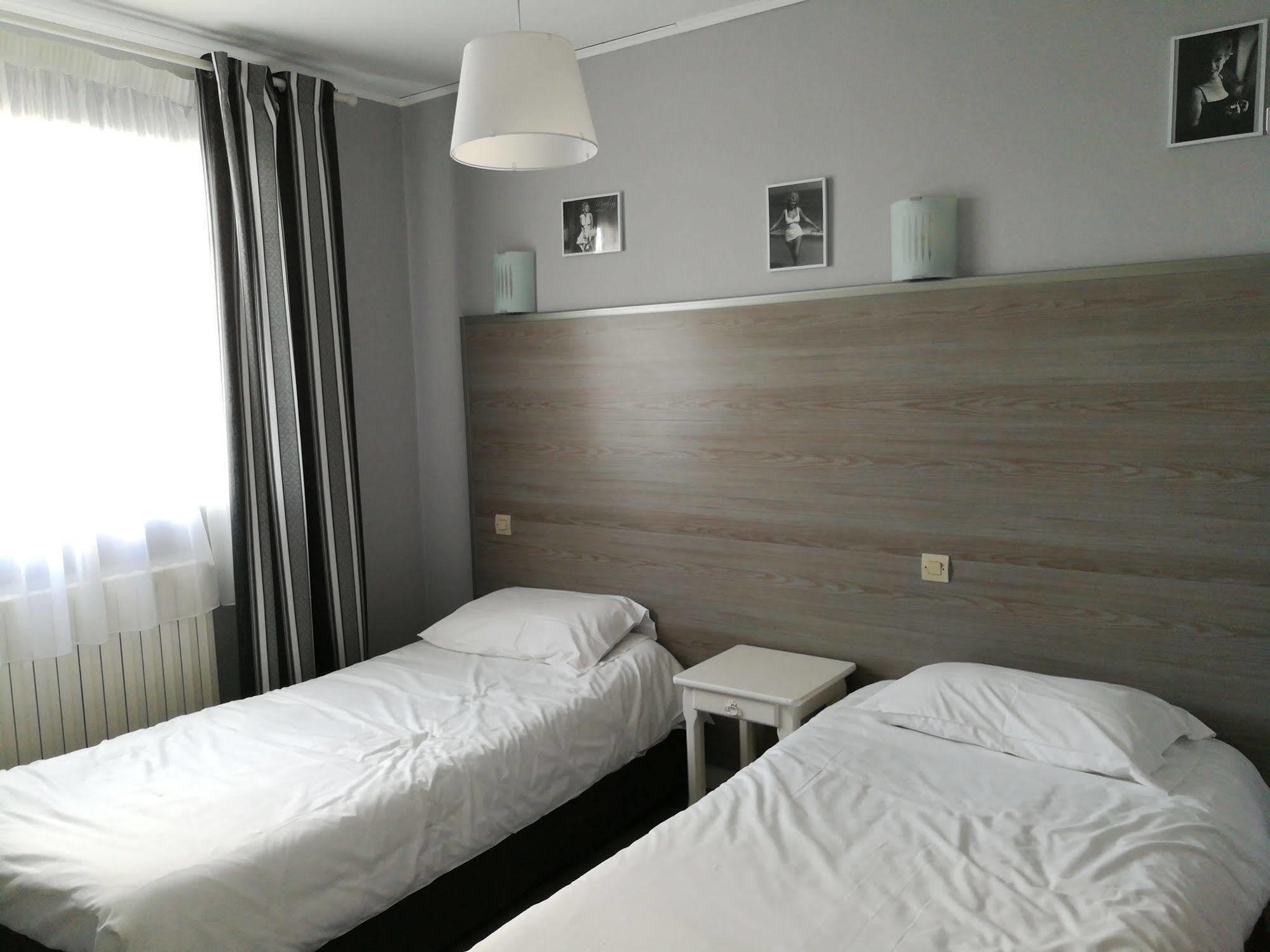 Contact Hotel Du Relais Thouars Exteriör bild