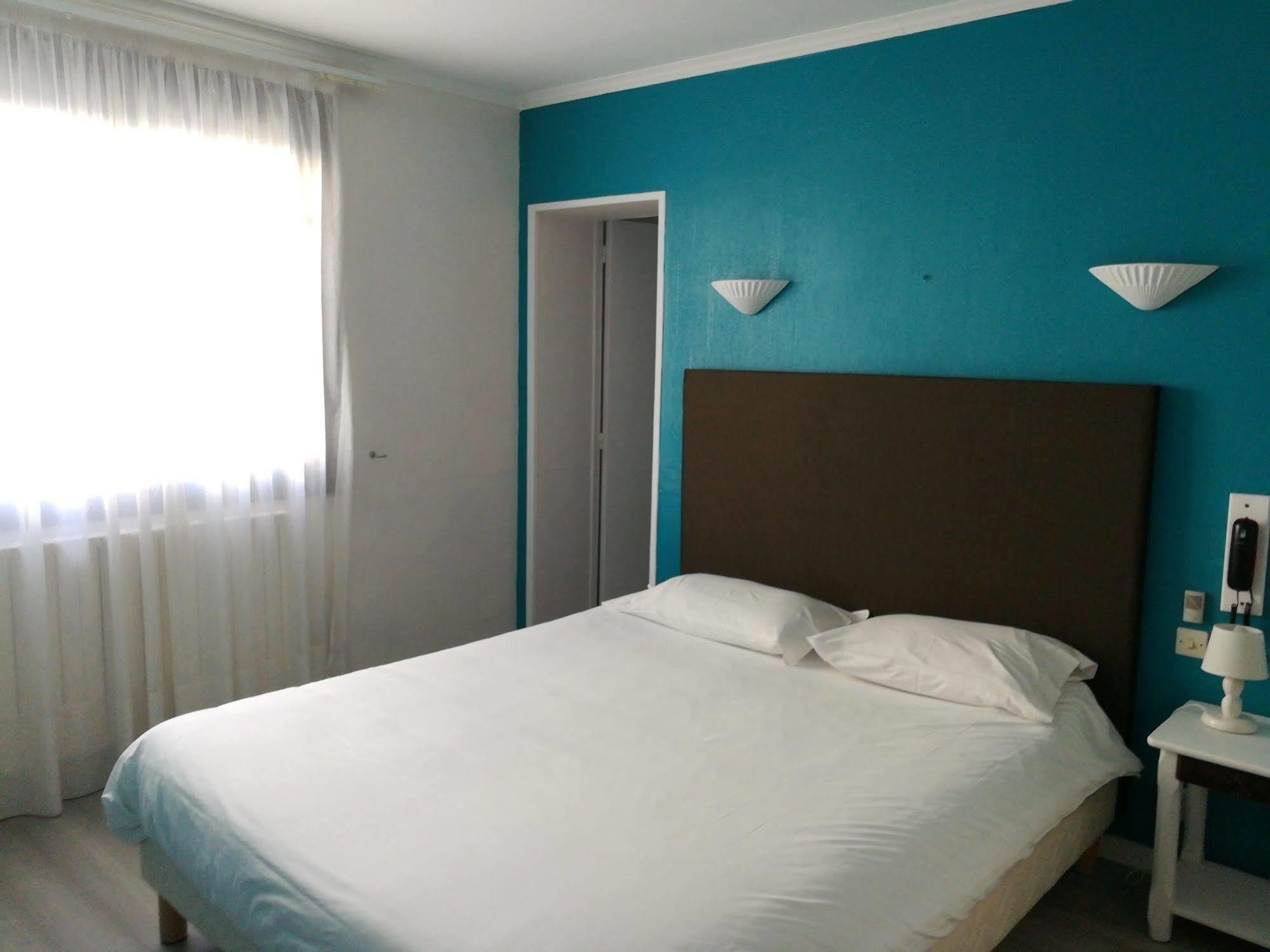 Contact Hotel Du Relais Thouars Exteriör bild